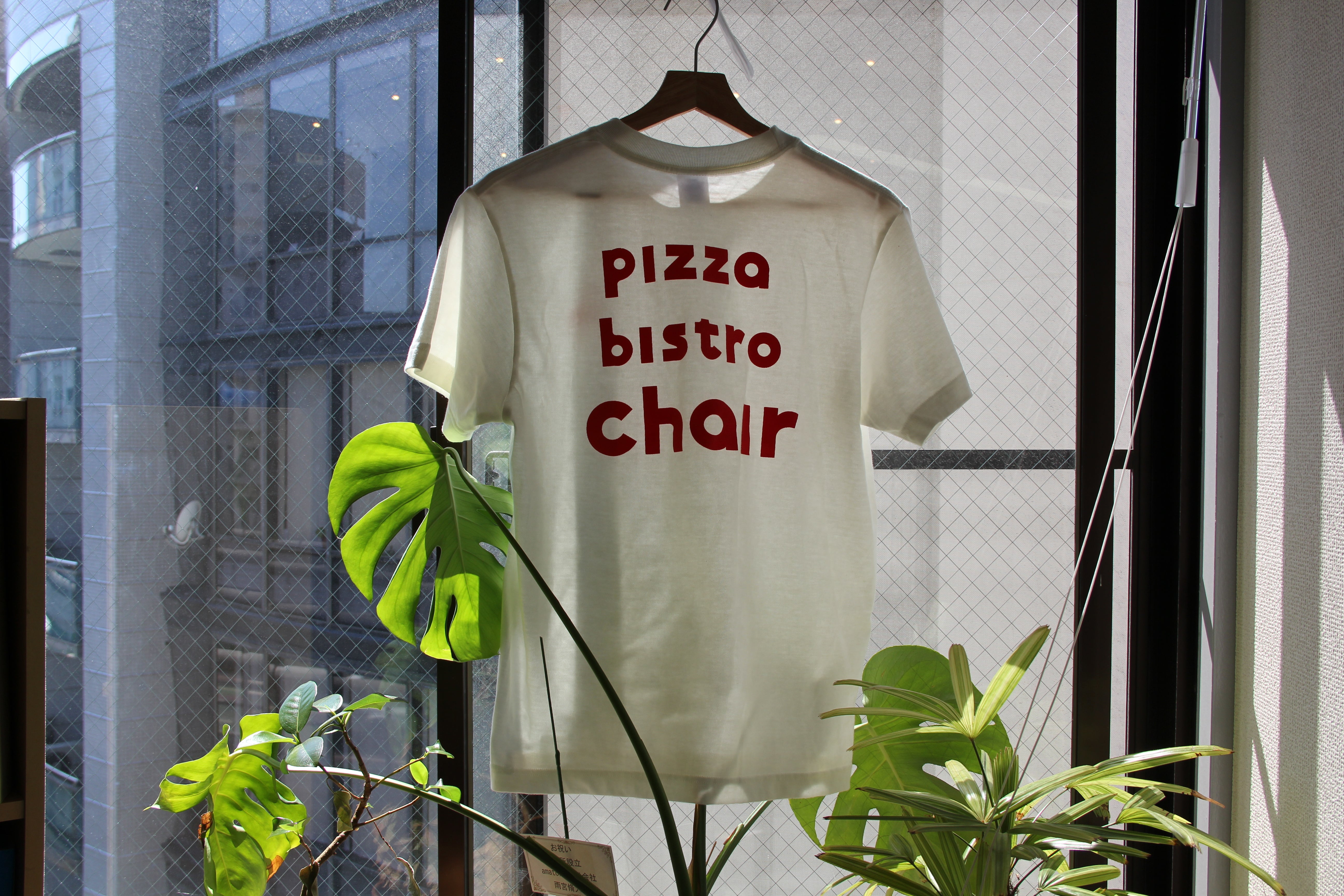 pizza bistro chair × 田中ろこ創業記念限定 tシャツ – テトデ